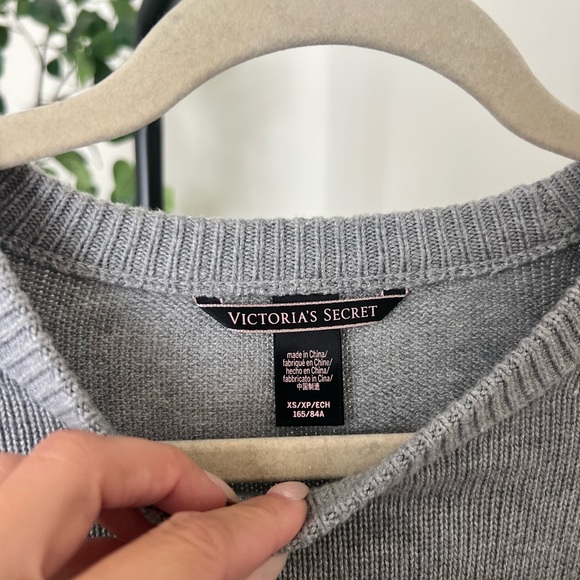 VS sweater - Picture 3 of 3